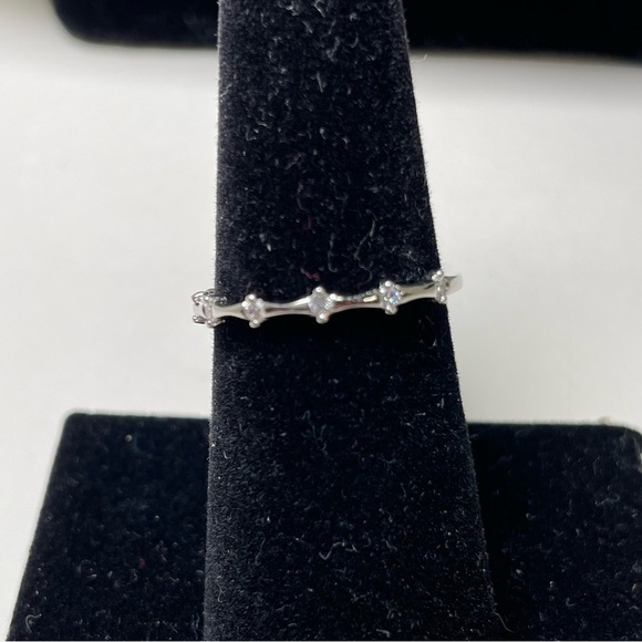 Elegant Silver Tone and Cubic Zirconia Women's Ring Size 7 - Picture 1 of 5